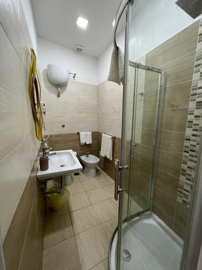 In Piazzetta Bed and Breakfast Napels Buitenkant foto