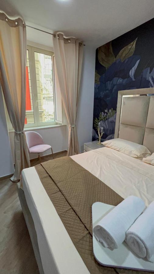 In Piazzetta Bed and Breakfast Napels Buitenkant foto