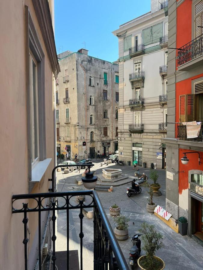 In Piazzetta Bed and Breakfast Napels Buitenkant foto