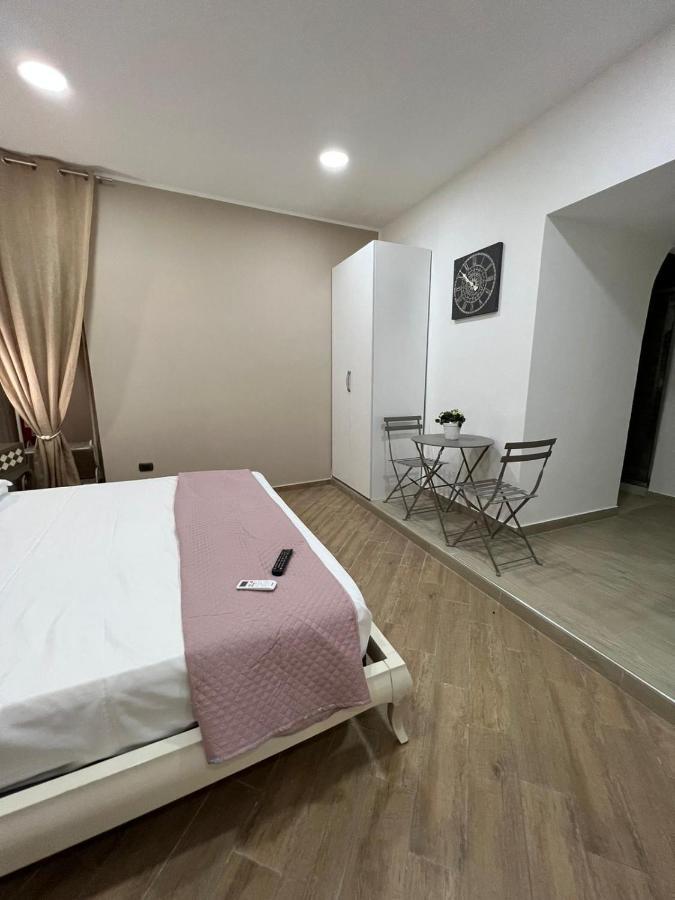 In Piazzetta Bed and Breakfast Napels Buitenkant foto