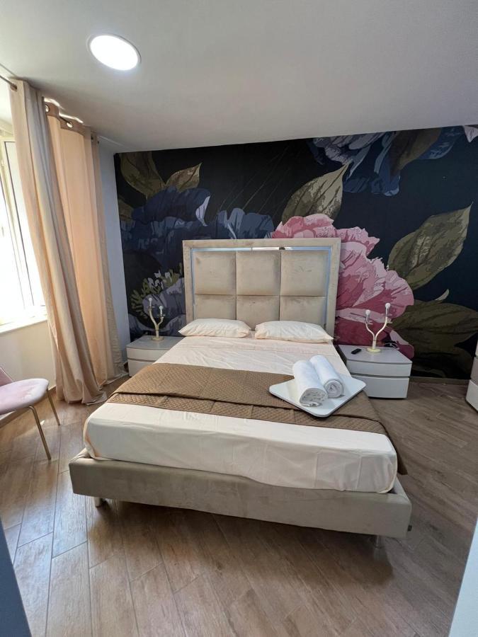 In Piazzetta Bed and Breakfast Napels Buitenkant foto