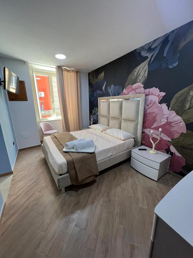 In Piazzetta Bed and Breakfast Napels Buitenkant foto