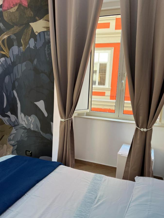 In Piazzetta Bed and Breakfast Napels Buitenkant foto