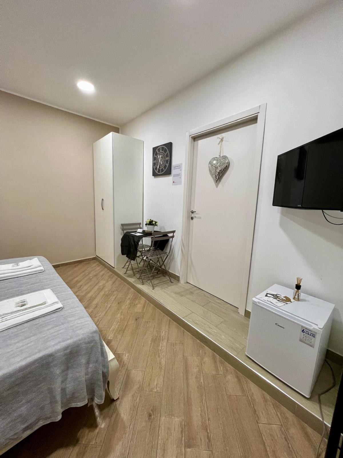 In Piazzetta Bed and Breakfast Napels Buitenkant foto
