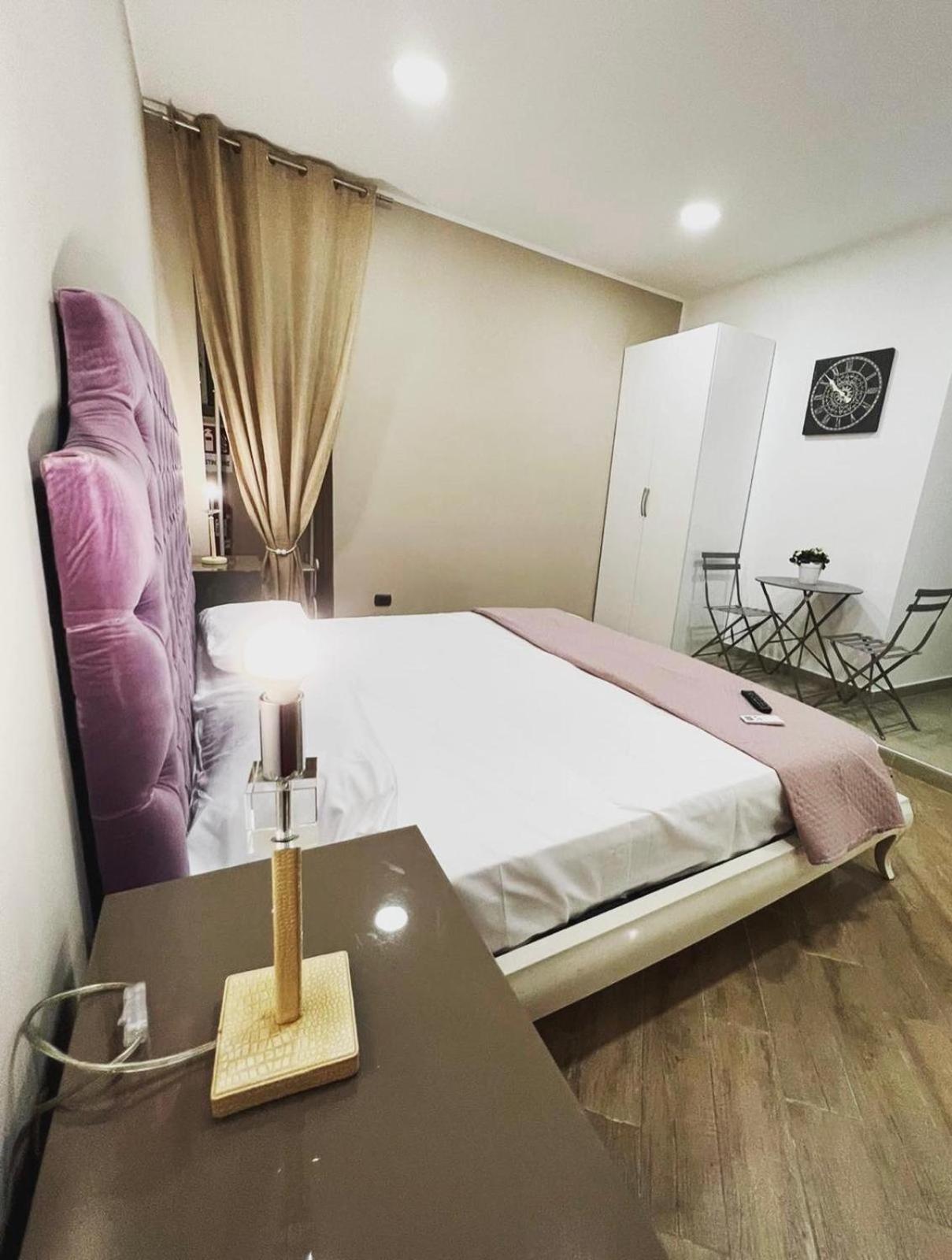 In Piazzetta Bed and Breakfast Napels Buitenkant foto